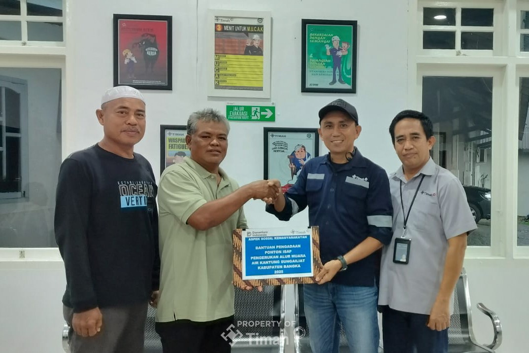 Bantu Nelayan Bangka